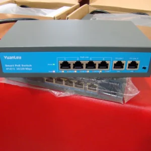 Yuanley 24 Port POE fronte su tavolo